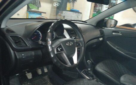 Hyundai Solaris II рестайлинг, 2016 год, 1 000 000 рублей, 8 фотография