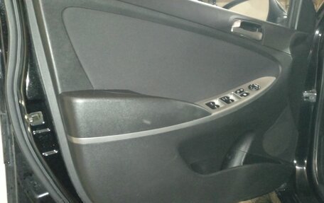 Hyundai Solaris II рестайлинг, 2016 год, 1 000 000 рублей, 2 фотография