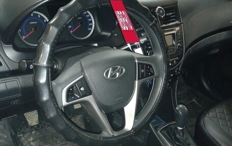 Hyundai Solaris II рестайлинг, 2016 год, 1 000 000 рублей, 3 фотография