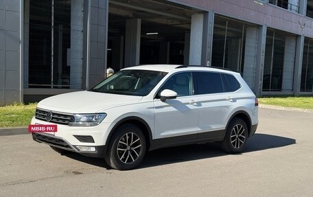 Volkswagen Tiguan II, 2021 год, 3 300 000 рублей, 2 фотография