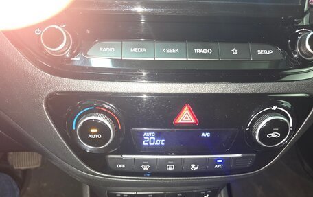 Hyundai Solaris II рестайлинг, 2021 год, 1 650 000 рублей, 4 фотография