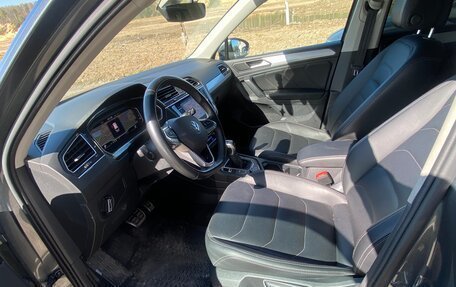 Volkswagen Tiguan II, 2021 год, 3 300 000 рублей, 13 фотография