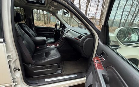 Cadillac Escalade III, 2012 год, 2 650 000 рублей, 10 фотография