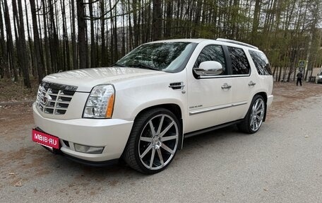 Cadillac Escalade III, 2012 год, 2 650 000 рублей, 2 фотография