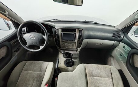 Toyota Land Cruiser 100 рестайлинг 2, 2007 год, 2 549 000 рублей, 14 фотография