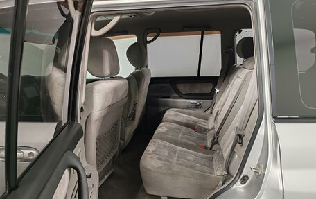 Toyota Land Cruiser 100 рестайлинг 2, 2007 год, 2 549 000 рублей, 12 фотография