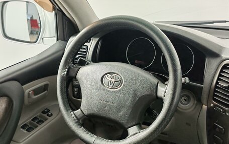 Toyota Land Cruiser 100 рестайлинг 2, 2007 год, 2 549 000 рублей, 17 фотография