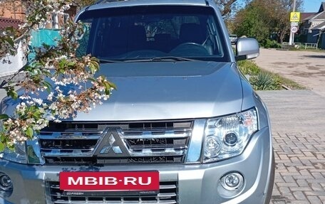 Mitsubishi Pajero IV, 2011 год, 1 750 000 рублей, 2 фотография