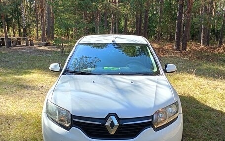 Renault Logan II, 2014 год, 700 000 рублей, 4 фотография