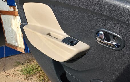 Renault Logan II, 2014 год, 700 000 рублей, 10 фотография