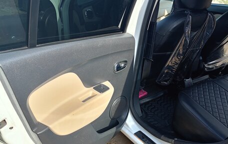 Renault Logan II, 2014 год, 700 000 рублей, 16 фотография