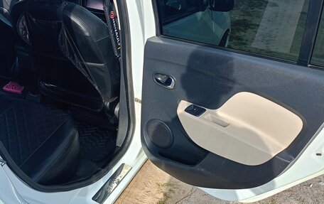 Renault Logan II, 2014 год, 700 000 рублей, 18 фотография