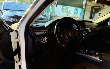 Mercedes-Benz E-Класс, 2012 год, 15 фотография