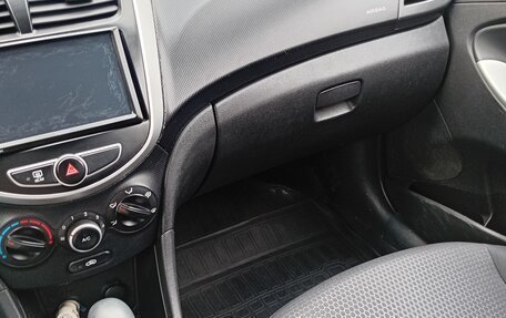 Hyundai Solaris II рестайлинг, 2011 год, 720 000 рублей, 4 фотография