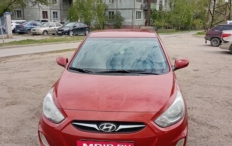 Hyundai Solaris II рестайлинг, 2011 год, 720 000 рублей, 2 фотография