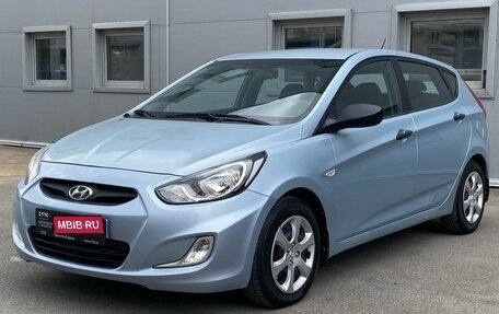 Hyundai Solaris II рестайлинг, 2011 год, 855 000 рублей, 1 фотография