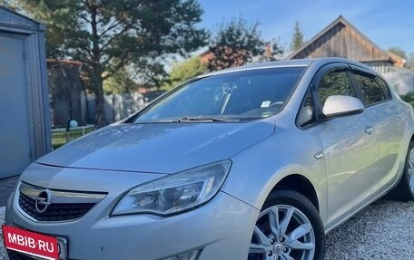 Opel Astra J, 2012 год, 600 000 рублей, 1 фотография