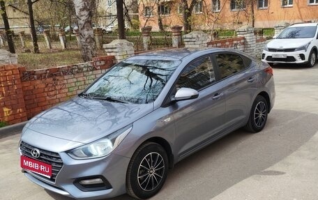 Hyundai Solaris II рестайлинг, 2017 год, 1 000 000 рублей, 1 фотография