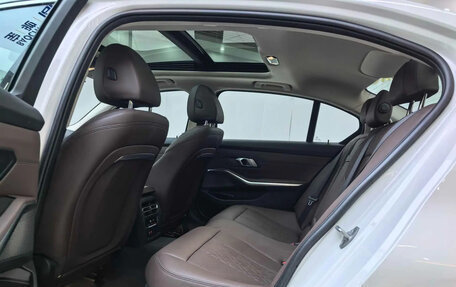 BMW 3 серия, 2023 год, 2 426 600 рублей, 10 фотография