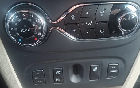 Renault Logan II, 2018 год, 920 000 рублей, 12 фотография