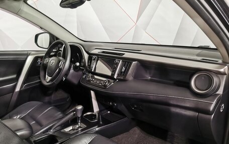 Toyota RAV4, 2017 год, 2 495 000 рублей, 10 фотография