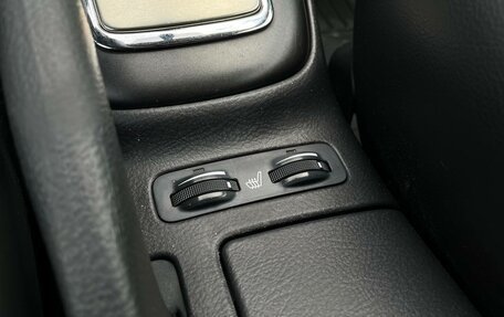 Toyota Avensis III рестайлинг, 2005 год, 682 000 рублей, 19 фотография