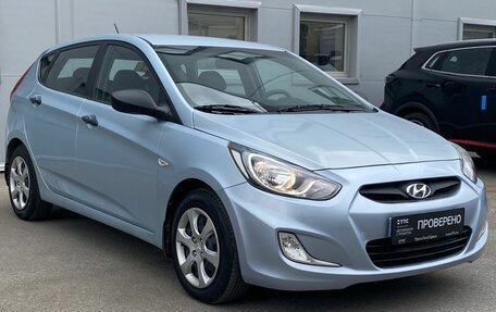 Hyundai Solaris II рестайлинг, 2011 год, 855 000 рублей, 3 фотография