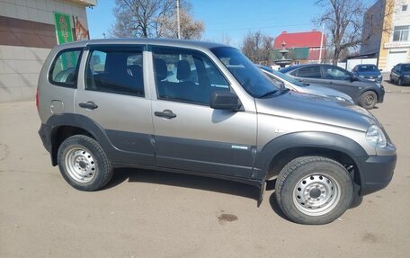 Chevrolet Niva I рестайлинг, 2018 год, 670 000 рублей, 2 фотография