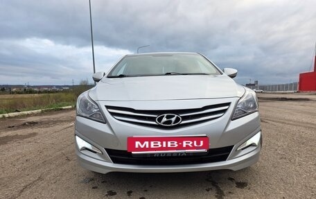 Hyundai Solaris II рестайлинг, 2015 год, 1 030 000 рублей, 2 фотография