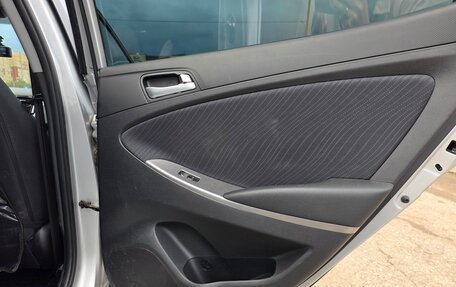 Hyundai Solaris II рестайлинг, 2015 год, 1 030 000 рублей, 19 фотография