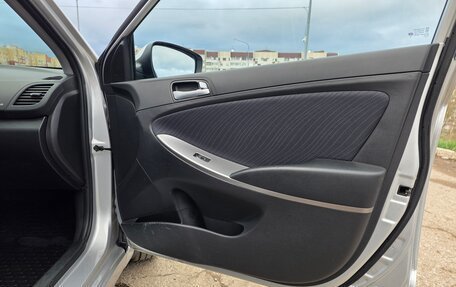 Hyundai Solaris II рестайлинг, 2015 год, 1 030 000 рублей, 18 фотография