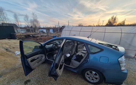 Toyota Prius, 2004 год, 590 000 рублей, 4 фотография