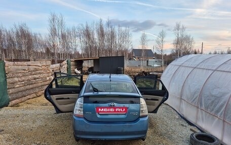 Toyota Prius, 2004 год, 590 000 рублей, 2 фотография