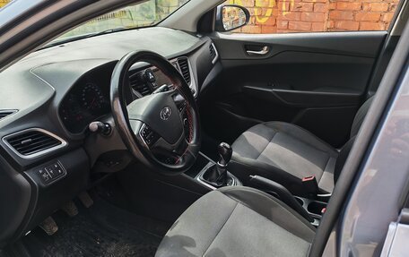 Hyundai Solaris II рестайлинг, 2017 год, 1 000 000 рублей, 7 фотография