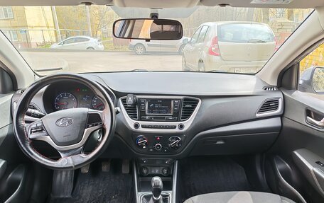 Hyundai Solaris II рестайлинг, 2017 год, 1 000 000 рублей, 8 фотография