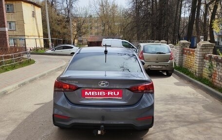 Hyundai Solaris II рестайлинг, 2017 год, 1 000 000 рублей, 4 фотография