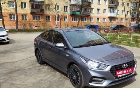 Hyundai Solaris II рестайлинг, 2017 год, 1 000 000 рублей, 3 фотография