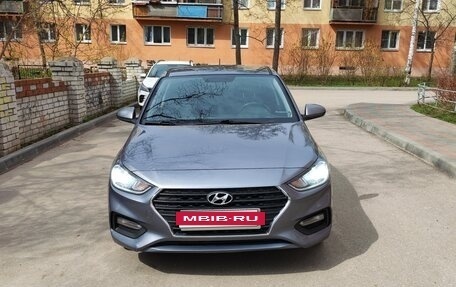 Hyundai Solaris II рестайлинг, 2017 год, 1 000 000 рублей, 2 фотография