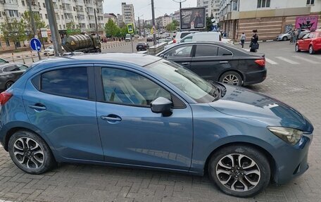 Mazda Demio IV, 2015 год, 1 300 000 рублей, 2 фотография