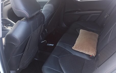 Toyota Camry, 2018 год, 2 950 000 рублей, 10 фотография