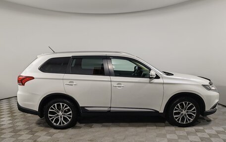 Mitsubishi Outlander III рестайлинг 3, 2015 год, 1 749 000 рублей, 4 фотография