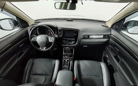 Mitsubishi Outlander III рестайлинг 3, 2015 год, 1 749 000 рублей, 14 фотография