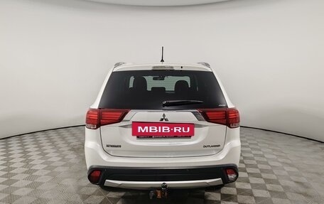 Mitsubishi Outlander III рестайлинг 3, 2015 год, 1 749 000 рублей, 6 фотография