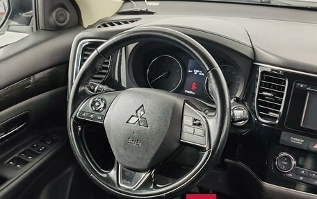 Mitsubishi Outlander III рестайлинг 3, 2015 год, 1 749 000 рублей, 16 фотография
