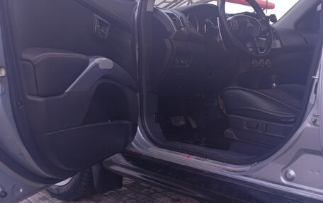 Mitsubishi Outlander III рестайлинг 3, 2010 год, 1 080 000 рублей, 9 фотография