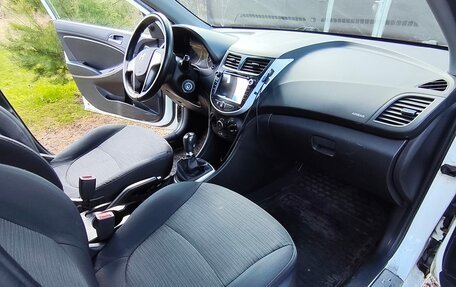 Hyundai Solaris II рестайлинг, 2016 год, 900 000 рублей, 18 фотография