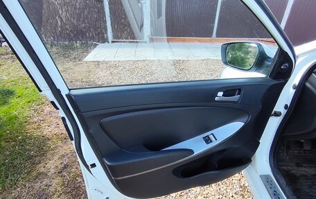 Hyundai Solaris II рестайлинг, 2016 год, 900 000 рублей, 13 фотография