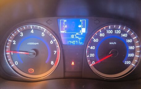 Hyundai Solaris II рестайлинг, 2016 год, 900 000 рублей, 24 фотография