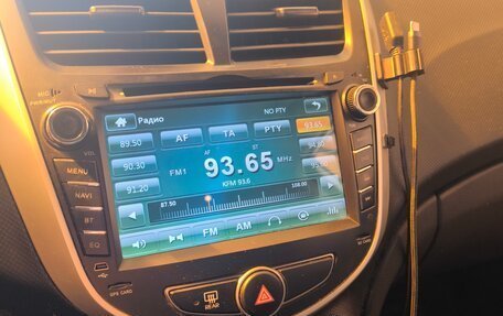 Hyundai Solaris II рестайлинг, 2016 год, 900 000 рублей, 25 фотография