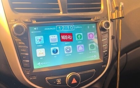 Hyundai Solaris II рестайлинг, 2016 год, 900 000 рублей, 26 фотография